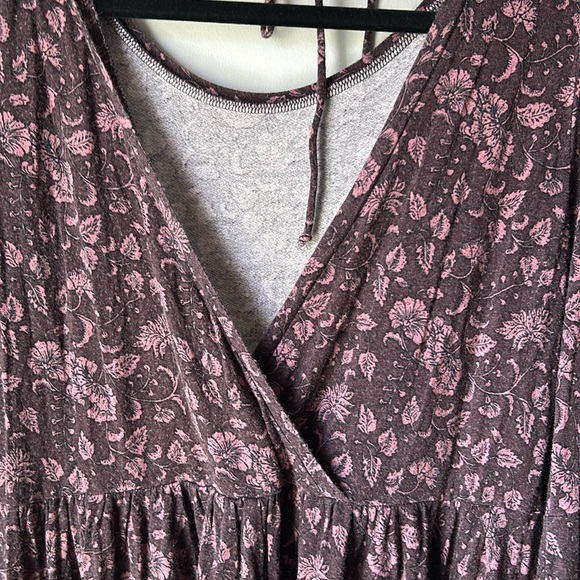 V-neck blouse - Picture 2 of 6